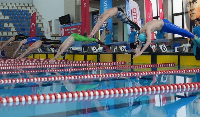 Elazığ’da Paletli Yüzme Şampiyonasında 5 Rekor Kırıldı