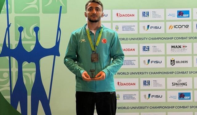 Servet Angı Dünya Üniversiteler Şampiyonası'nda gümüş aldı