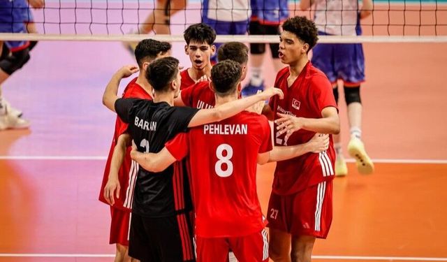 U18 Erkek Milliler İzlanda'yı Set Vermeden Geçti
