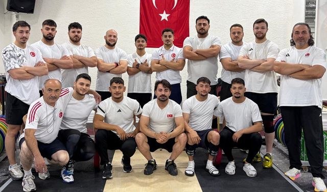 Büyük Erkek Halter Milli Takımı Sakarya Kampını Sürdürüyor