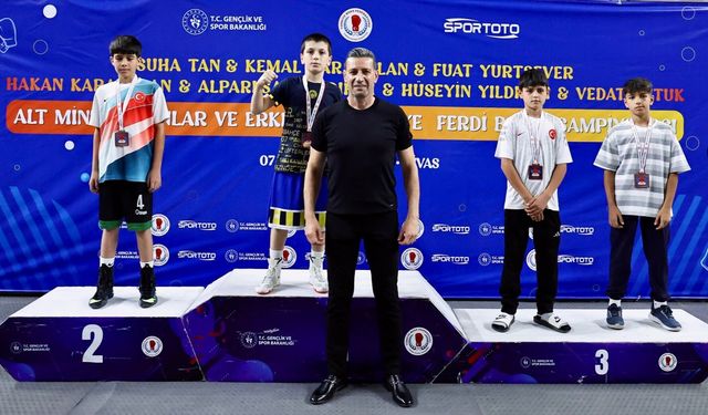 U13 Türkiye Boks Şampiyonası’nda Genç Boksörler Kürsüde