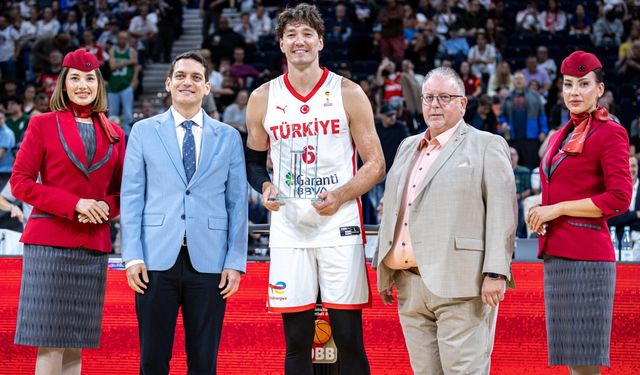12 Dev Adam Çekya’yı Geçti, Süper Kupa’da Üçüncü Oldu