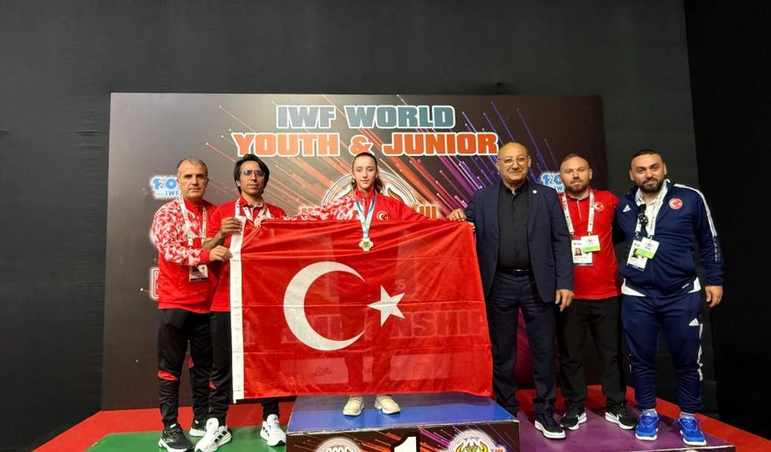 Ecrin Naz Şahin’den Dünya İkinciliği Başarısı