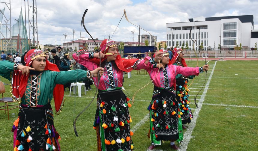 Geleneksel Türk Okçuluğu Şampiyonası Sivas'ta 550 sporcuyla başladı