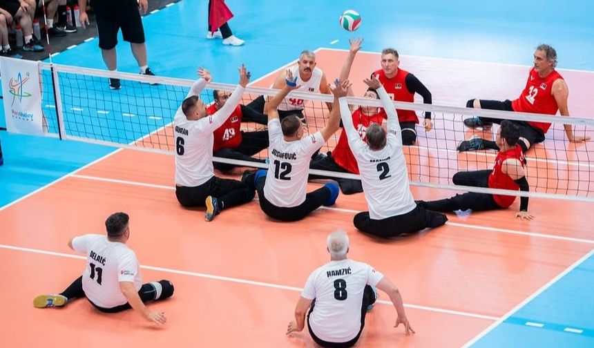 Oturarak Voleybol Milli Takımı klasman maçlarına çıkıyor