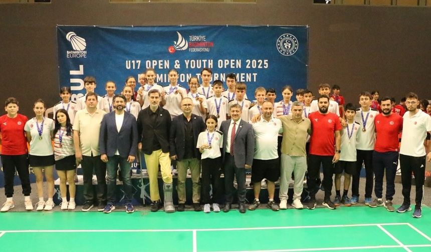 15 Yaş Altı Badmintoncular İstanbul’da Zirveye Çıktı
