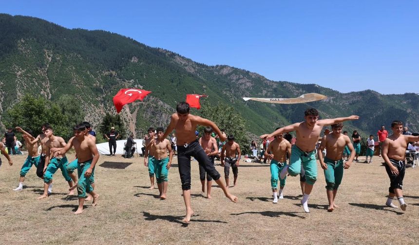 Artvin’de Karakucak Güreşleri Büyük İlgi Gördü