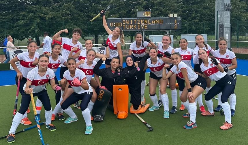 U18 Kızlar Hokey Millî Takımı’ndan İsviçre Zaferi