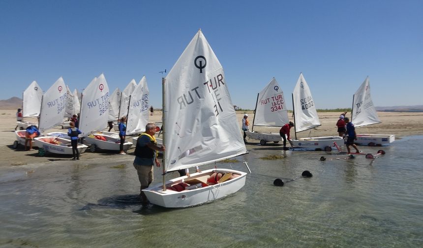 Bozkırda Yelken Coşkusu: Optimist Yarışları Kırşehir’de Rüzgarla Buluştu