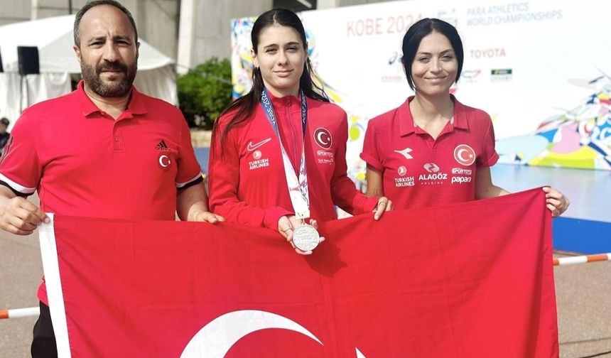 Bakan Bak’tan Dünya Rekortmeni Aysel Önder’e Tebrik