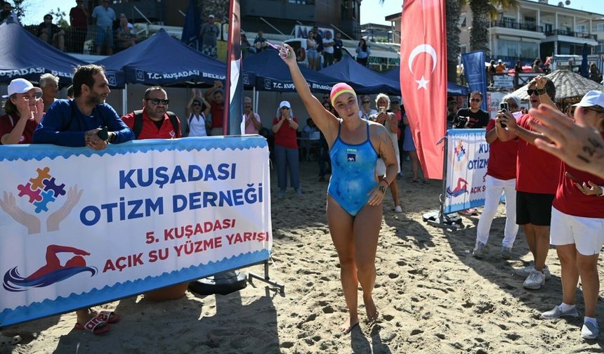 Bengisu Avcı Otizmli Bireyler İçin Kuşadası’nda Yüzdü
