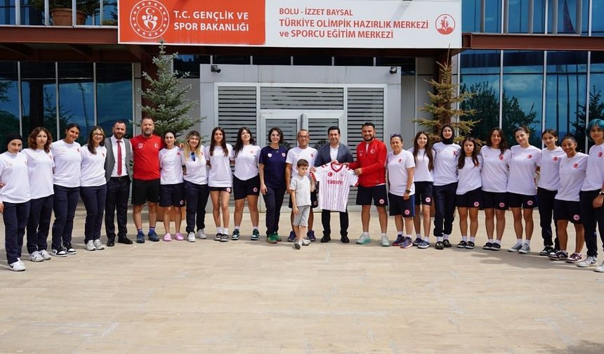 Softbol Milli Takım kampına Bolu’dan anlamlı ziyaret