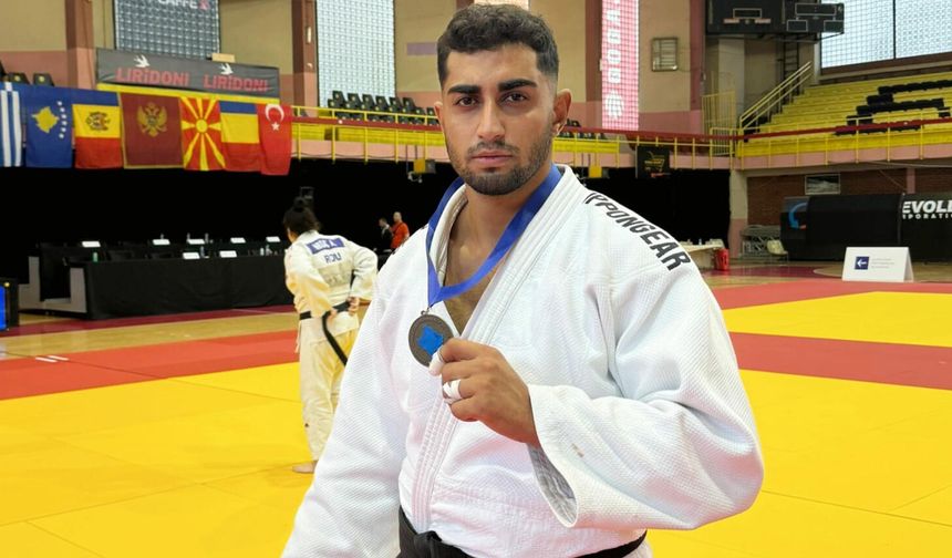 Yunusemreli Enes Balkan Şampiyonası’nda bronz aldı