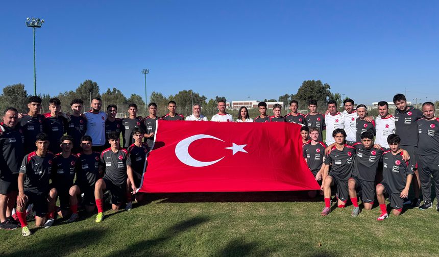 Küçük Yüreklerden Büyük Cumhuriyet Coşkusu