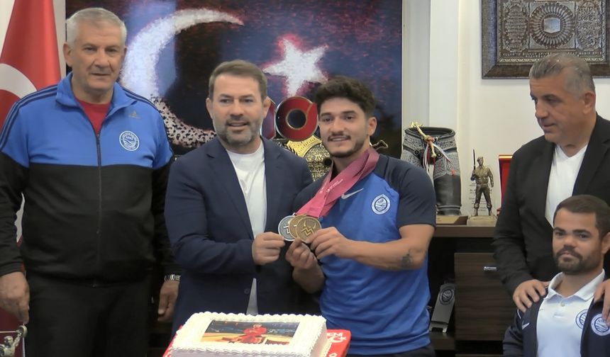 Muhammed Furkan Özbek, 15 yıl sonra dünya şampiyonu oldu