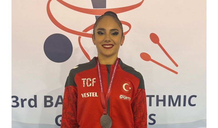 Selen Camcı’dan Kurdele Aletinde Gümüş Madalya