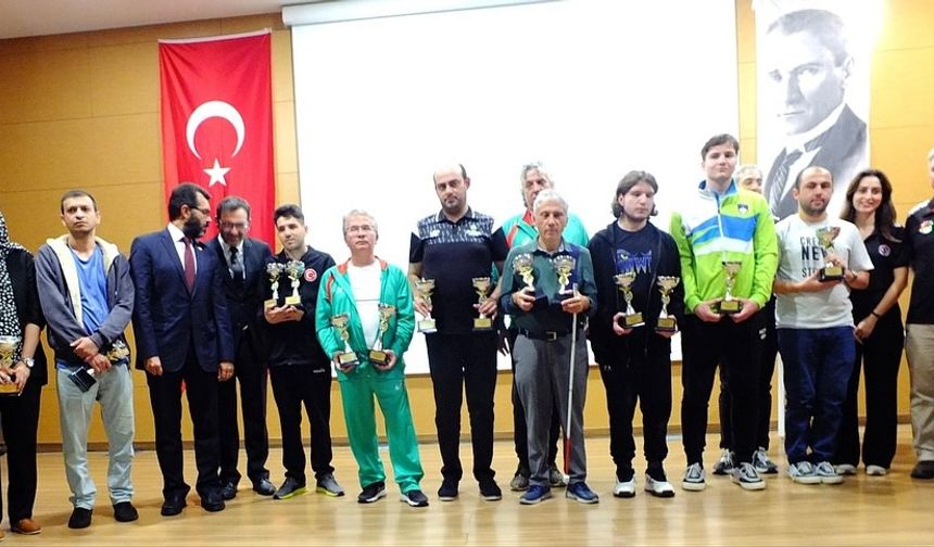 Görme engelli ustalar Şile’de satrancın gücünü gösterdi