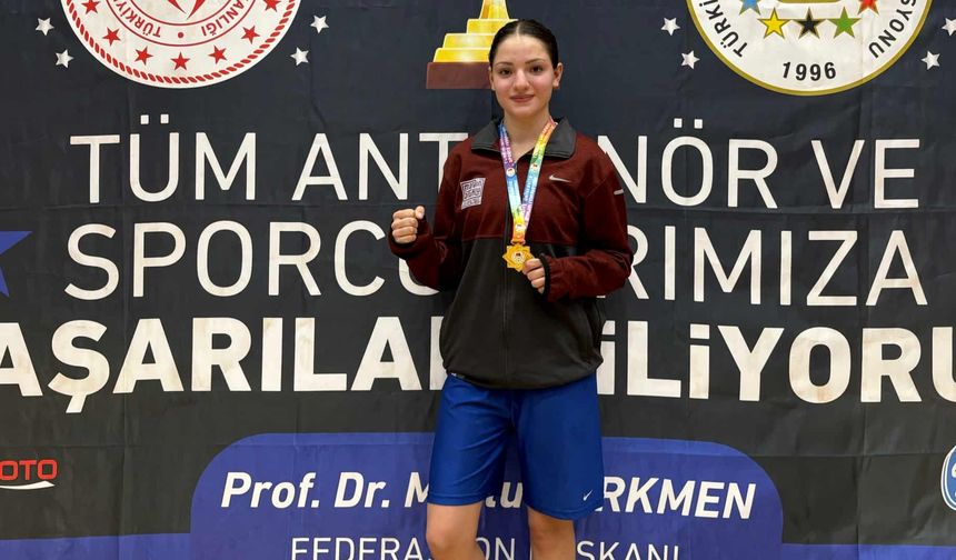 Sezen Sude Karaboğa Türkiye Boks Şampiyonu Oldu