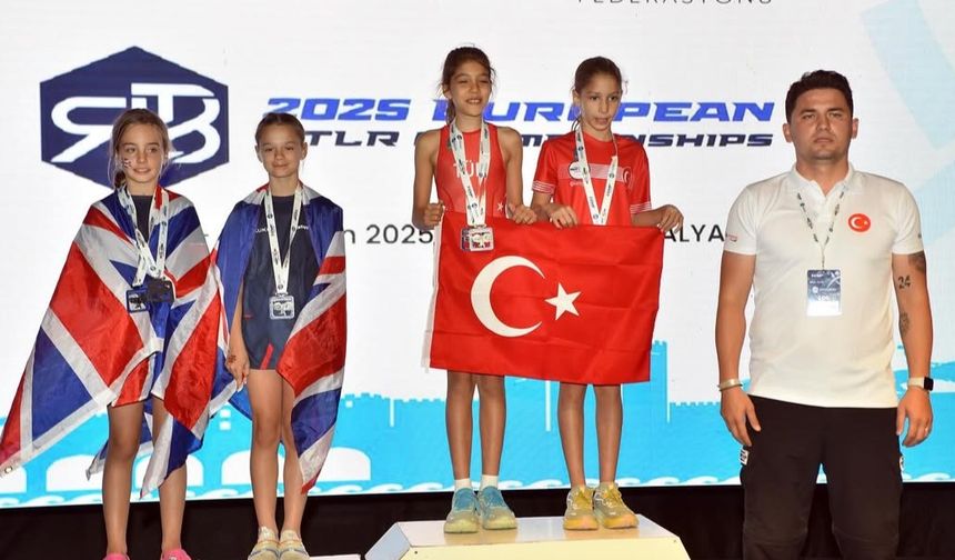 Kadın Bayrak Takımlarımızdan Avrupa’da 4 Madalya