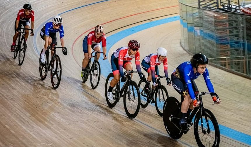 Milli bisikletçiler Balkan pistinde madalyaları topladı