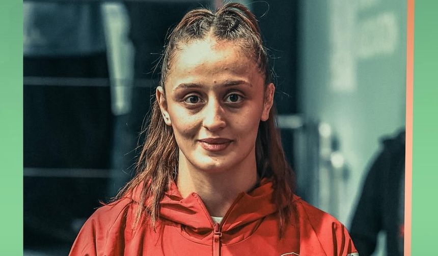Selvi İlyasoğlu 62 kiloda bronz madalya kazandı