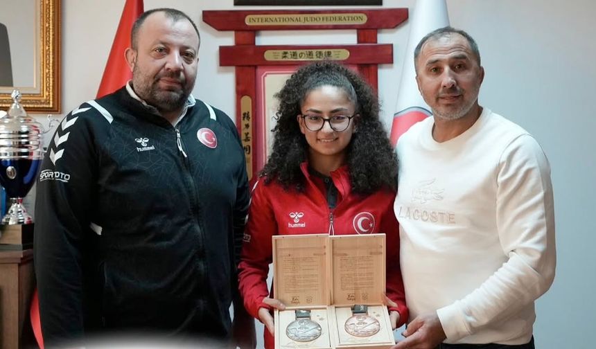 Buse Tıraş Federasyon Başkanını Ziyaret Etti