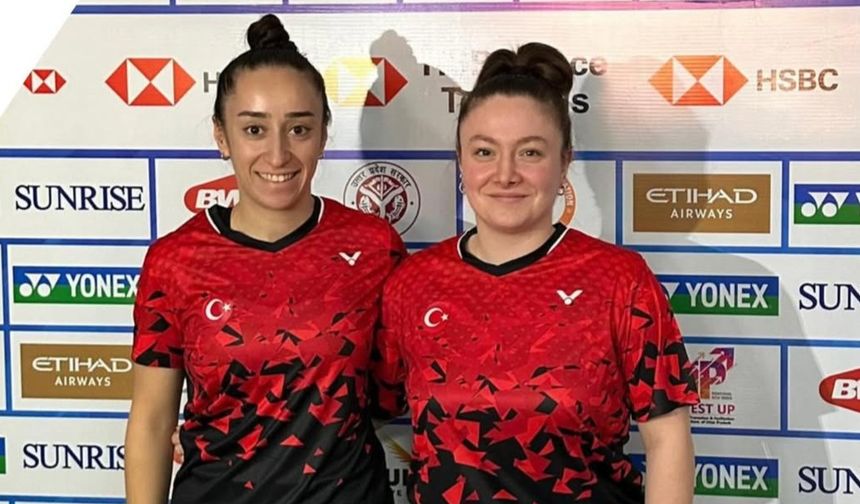 Nazlıcan İnci ve Bengisu Erçetin Hindistan’da Tur Atladı