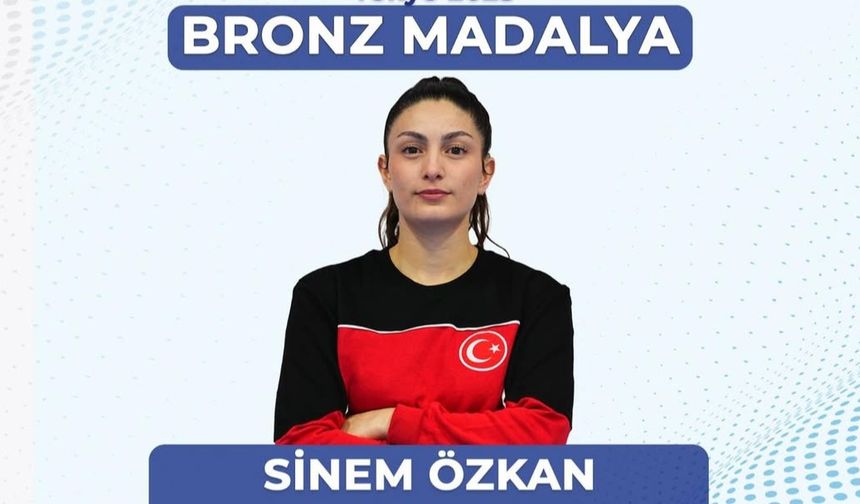 Sinem Özkan Tokyo’da Tatamiye İmzasını Attı