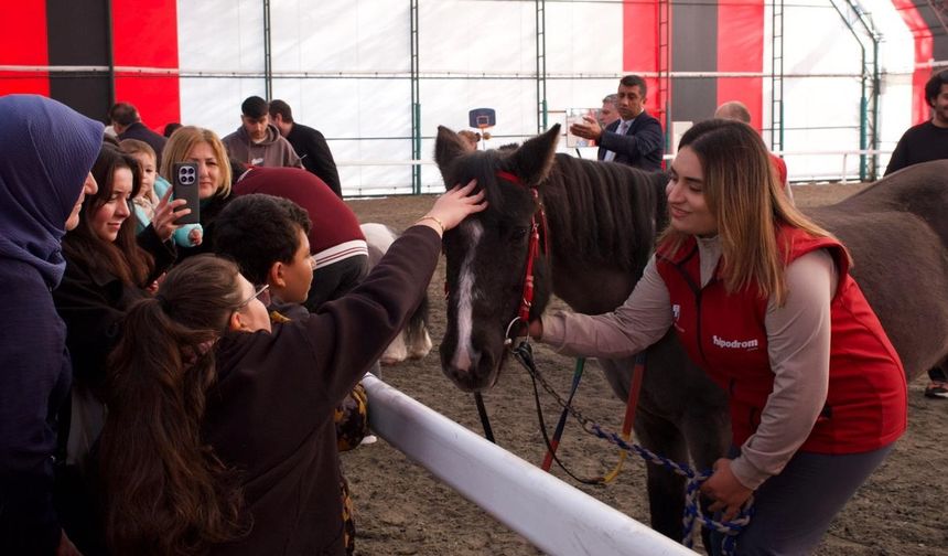 Özel Çocuklar 3 Aralık’ta Atla Terapiyle Buluştu