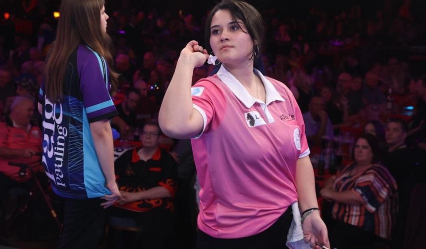 Zehra Gemi dartta dünya şampiyonu oldu