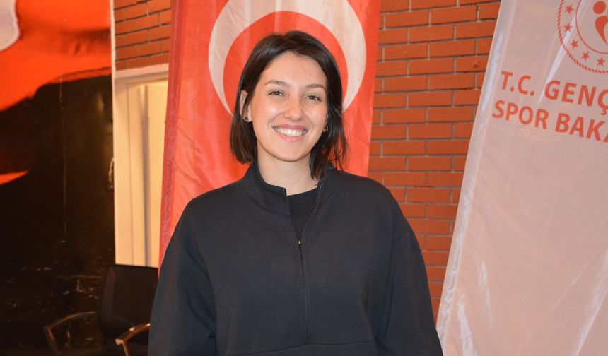 İpek Soylu, Silopi’de öğrencilerle tenis buluşmasında