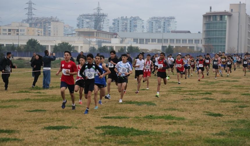 Antalya’da Nefes Nefese Kros Mücadelesi: 416 Sporcu Parkurdaydı