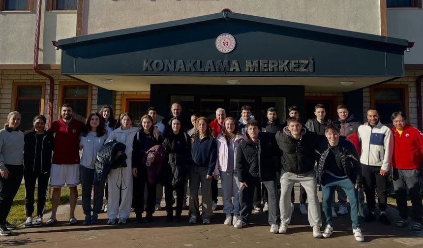 Barış Boyar, Olimpik Badminton Kampını Ziyaret Etti