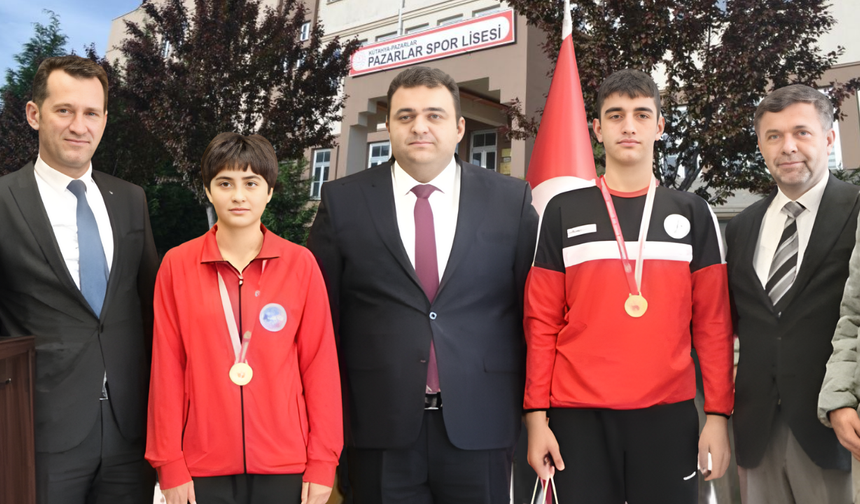 Şampiyon Öğrencilere Burs ve Ödül Desteği