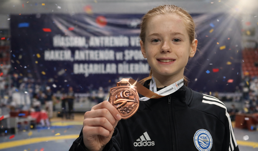 44 Kiloda Alara Rose Tanrıkulu Türkiye Üçüncüsü