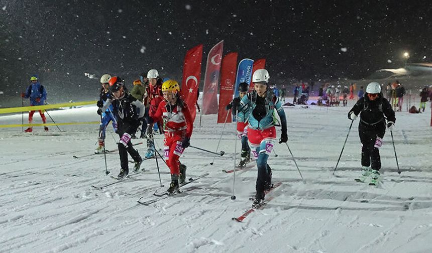 Dağ kayağında tarihi madalya kazanan sporcular yeni hedefte