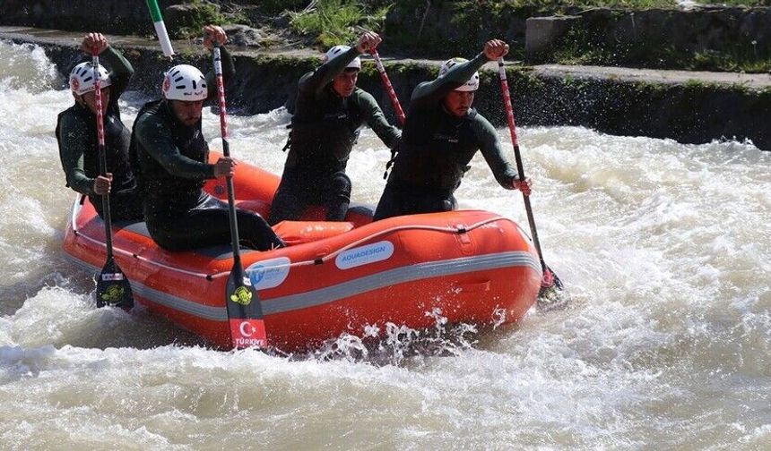 Rafting Milli Takımı Fırtına Deresi’nde Zirve Peşinde