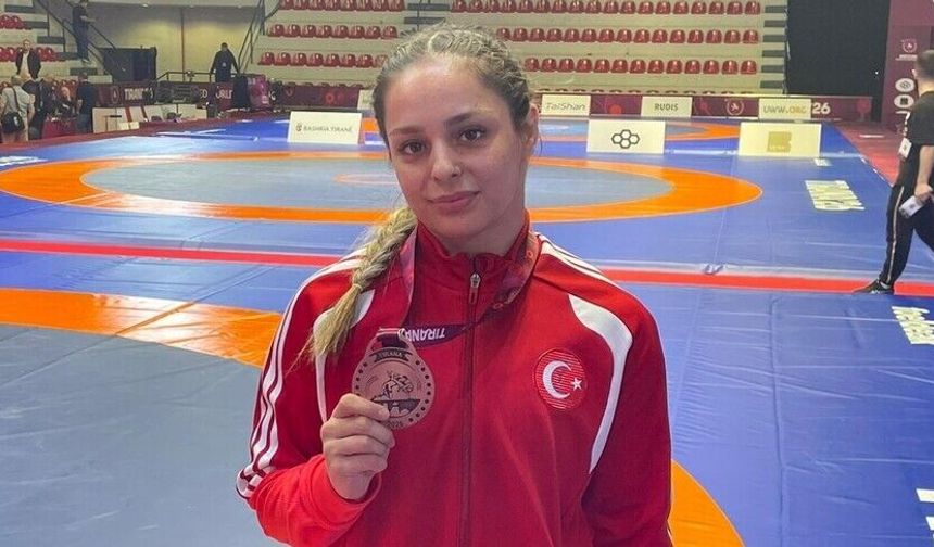 Tuba Demir Avrupa Güreş Şampiyonası’nda Bronz Madalya Aldı