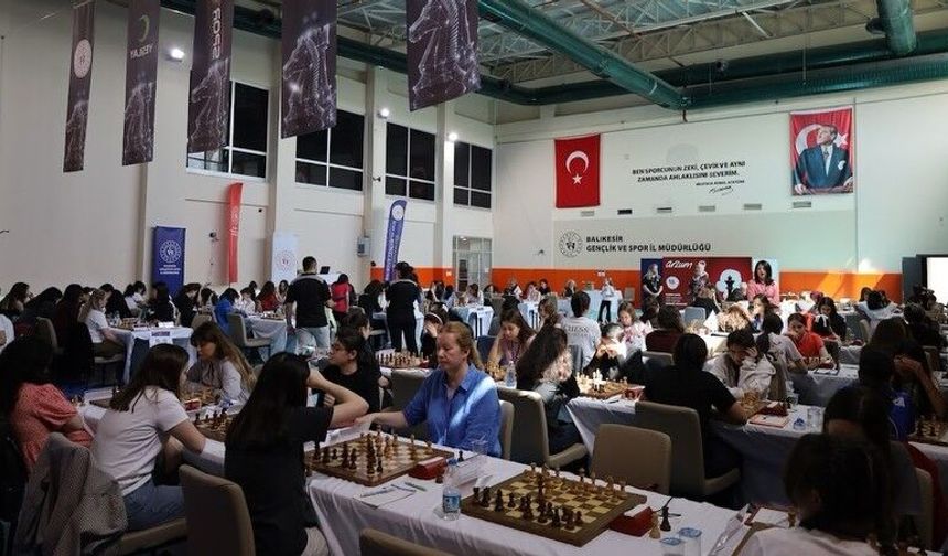 Kadınlar Satranç Şampiyonası’nda zirve yarışı kızıştı