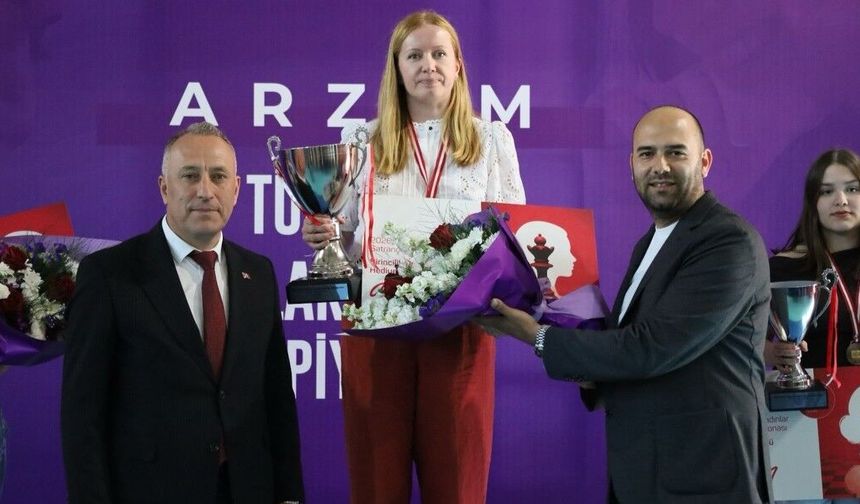 Ekaterina Atalık Türkiye Kadınlar Satranç Şampiyonu oldu