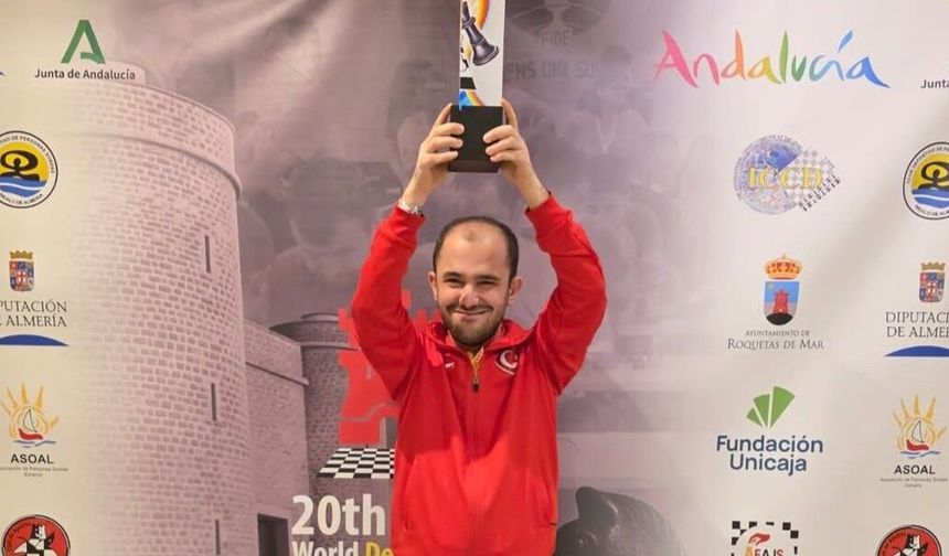 Ahmet Taha İnal Dünya Hızlı Satranç’ta zirveye çıktı