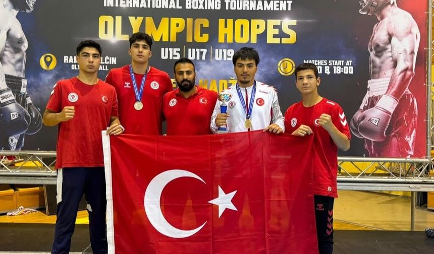 Genç milli boksörlerden Saraybosna'da çifte madalya