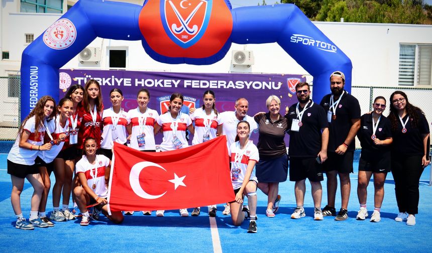 U16 Kız Hokey Milli Takımı Avrupa Üçüncüsü Oldu
