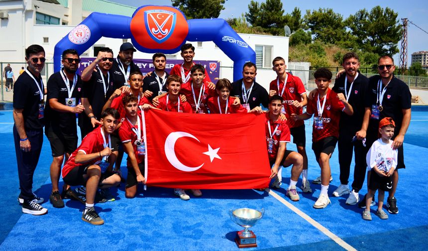 U16 Erkek Hokey Milli Takımı Avrupa Şampiyonu Oldu