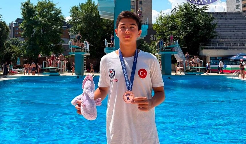 Milli sporcu İsmail Emir Kuloğlu, Balkan Gençler Atlama Şampiyonası'nda Genç C 1 metre tramplen kategorisinde bronz mada