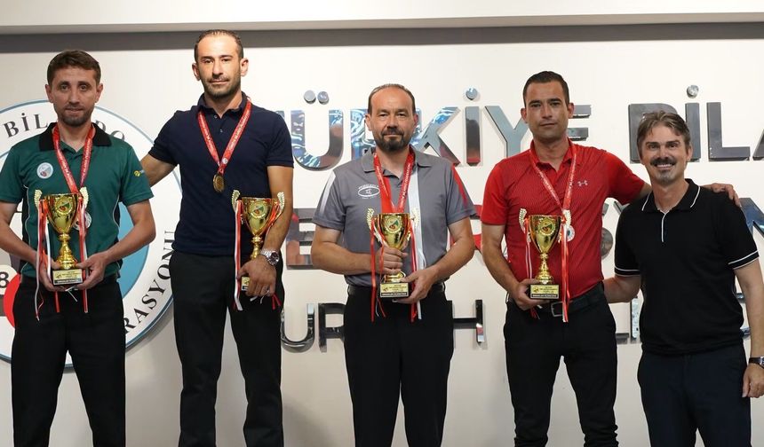 3 Bant Bilardo C-4 Kategorisinde Şampiyon Adem Yetkil