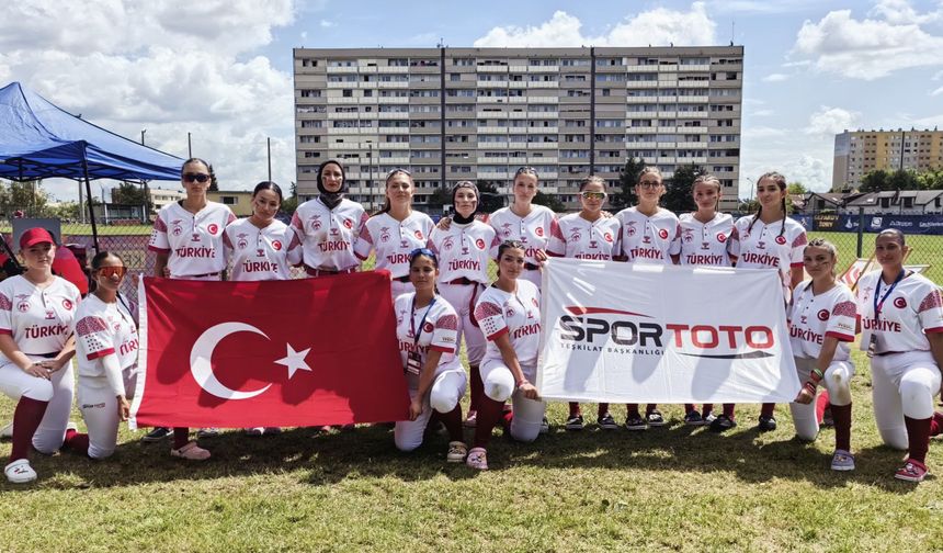 Ay-Yıldızlı Softbolcular Avrupa Şampiyonası’nda Mücadele Ediyor