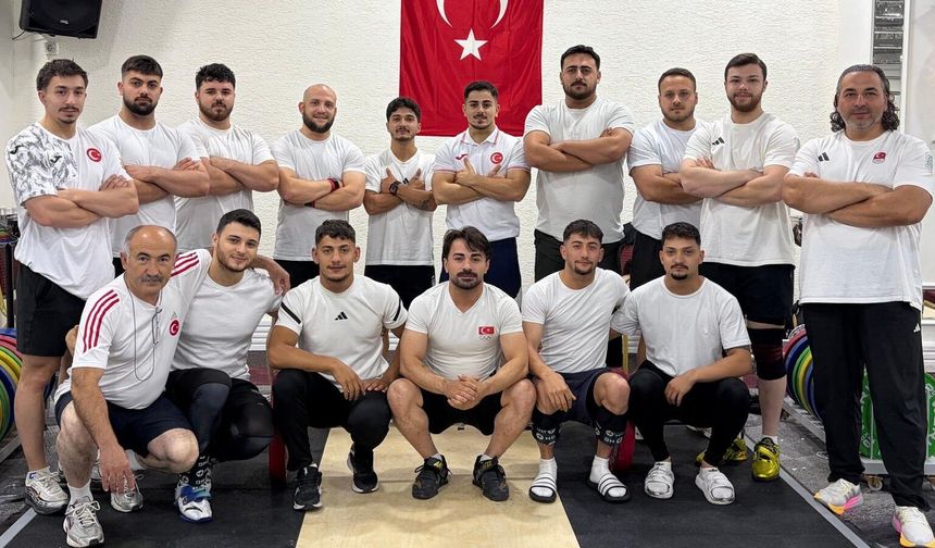 Büyük Erkek Halter Milli Takımı Madalya Hedefiyle Sakarya'da