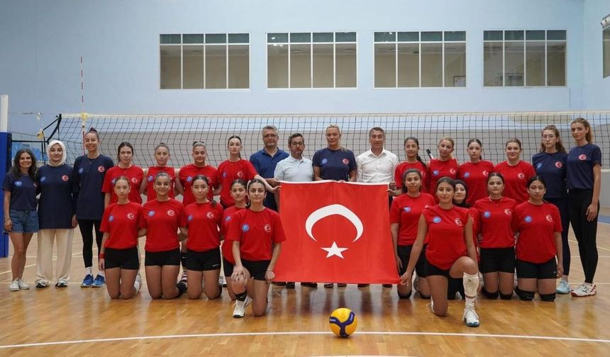 Genç Kadın Voleybol Gelişim Kampı Bartın'da Başladı