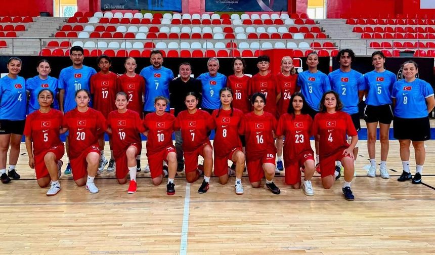 Kadın İşitme Engelliler Futsal Takımı Kampta